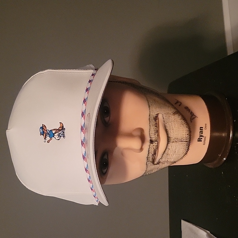 White fox golf cap hat
